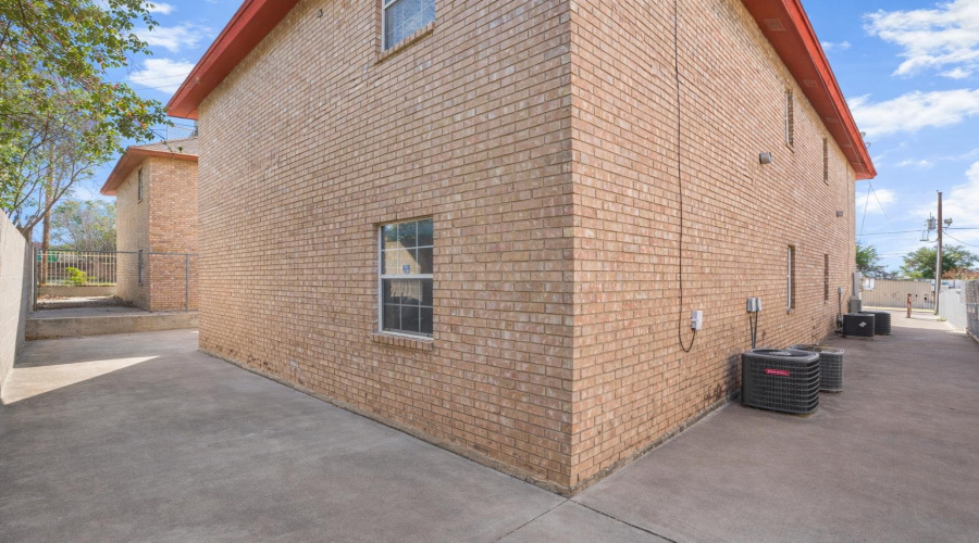 2603 Springfield Ave, Laredo, Texas 78040, ,Multi-family,For Sale,2603 Springfield Ave,20260646