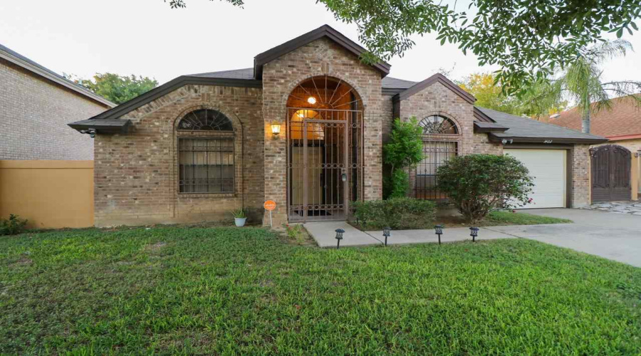 1402 Longhorn Dr, Laredo, Texas 78045, 3 Bedrooms Bedrooms, 6 Rooms Rooms,2 BathroomsBathrooms,Residential,For Rent,1402 Longhorn Dr,20260642