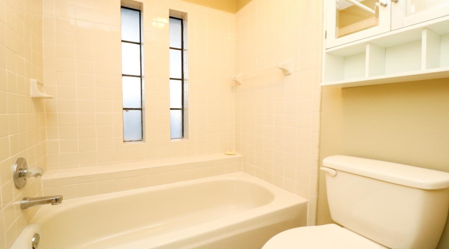 1402 Longhorn Dr, Laredo, Texas 78045, 3 Bedrooms Bedrooms, 6 Rooms Rooms,2 BathroomsBathrooms,Residential,For Rent,1402 Longhorn Dr,20260642