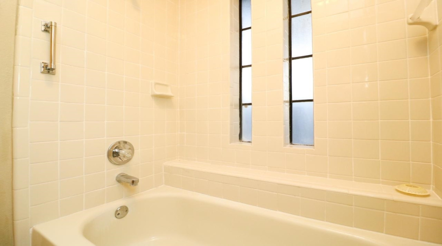 1402 Longhorn Dr, Laredo, Texas 78045, 3 Bedrooms Bedrooms, 6 Rooms Rooms,2 BathroomsBathrooms,Residential,For Rent,1402 Longhorn Dr,20260642