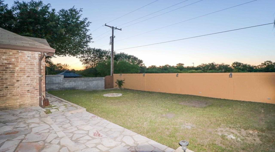 1402 Longhorn Dr, Laredo, Texas 78045, 3 Bedrooms Bedrooms, 6 Rooms Rooms,2 BathroomsBathrooms,Residential,For Rent,1402 Longhorn Dr,20260642