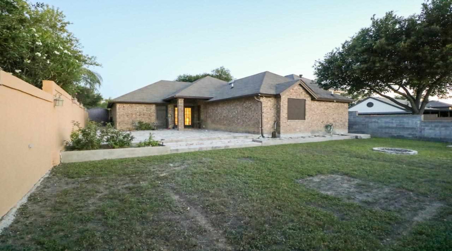 1402 Longhorn Dr, Laredo, Texas 78045, 3 Bedrooms Bedrooms, 6 Rooms Rooms,2 BathroomsBathrooms,Residential,For Rent,1402 Longhorn Dr,20260642