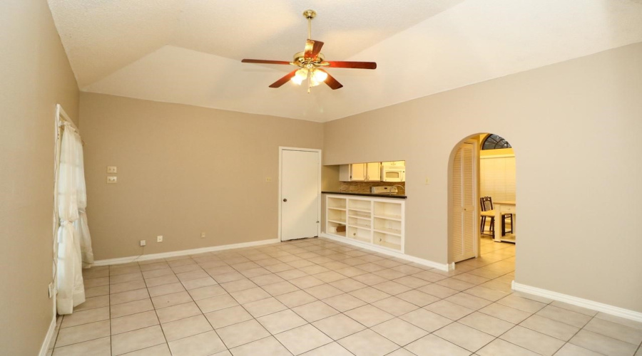 1402 Longhorn Dr, Laredo, Texas 78045, 3 Bedrooms Bedrooms, 6 Rooms Rooms,2 BathroomsBathrooms,Residential,For Rent,1402 Longhorn Dr,20260642