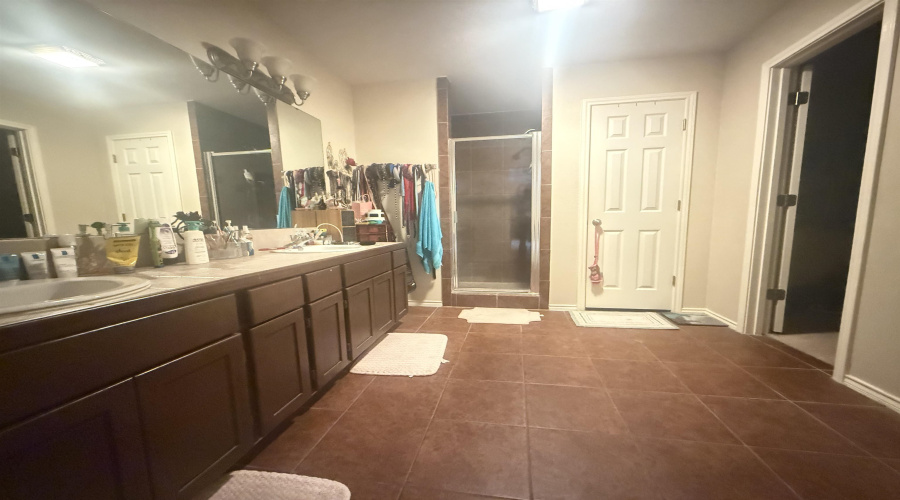 820 Rivera Way, Laredo, Texas 78043, 3 Bedrooms Bedrooms, 6 Rooms Rooms,2 BathroomsBathrooms,Residential,For Sale,820 Rivera Way,20260643