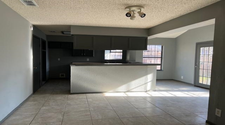 8707 Puerto Belo, LAREDO, Texas 78045, 3 Bedrooms Bedrooms, 5 Rooms Rooms,2 BathroomsBathrooms,Residential,For Rent,8707 Puerto Belo,20260647