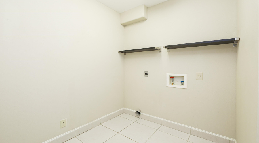 7205 Lake Victoria Rd, Laredo, Texas 78401-1966, 3 Bedrooms Bedrooms, 6 Rooms Rooms,2 BathroomsBathrooms,Residential,For Sale,7205 Lake Victoria Rd,20260650