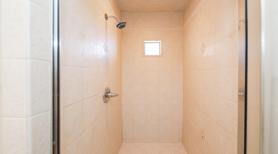 7205 Lake Victoria Rd, Laredo, Texas 78401-1966, 3 Bedrooms Bedrooms, 6 Rooms Rooms,2 BathroomsBathrooms,Residential,For Sale,7205 Lake Victoria Rd,20260650