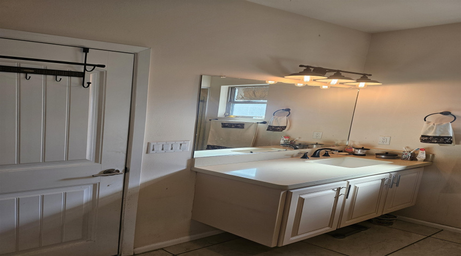 2620 Hendricks Ave, Laredo, Texas 78040, 2 Bedrooms Bedrooms, 3 Rooms Rooms,2 BathroomsBathrooms,Residential,For Sale,2620 Hendricks Ave,20260651