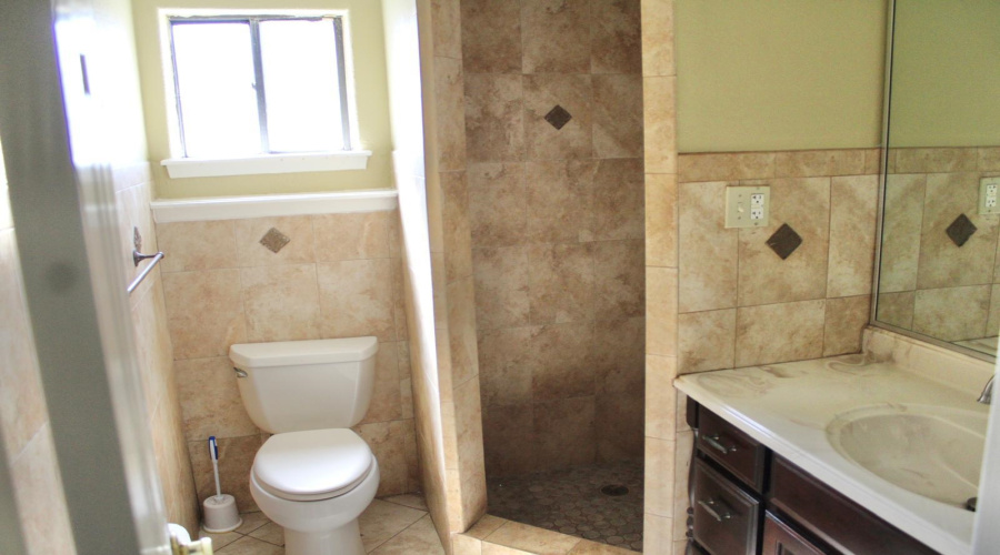 222 Century Blvd, Laredo, Texas 78046, 3 Bedrooms Bedrooms, 7 Rooms Rooms,2 BathroomsBathrooms,Residential,For Sale,222 Century Blvd,20260652