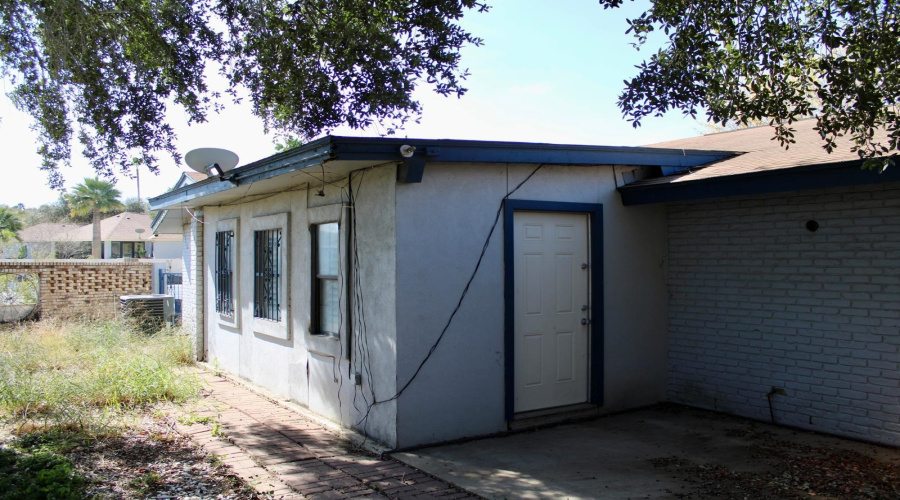 222 Century Blvd, Laredo, Texas 78046, 3 Bedrooms Bedrooms, 7 Rooms Rooms,2 BathroomsBathrooms,Residential,For Sale,222 Century Blvd,20260652