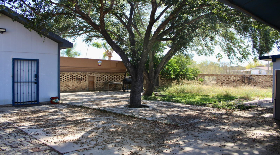 222 Century Blvd, Laredo, Texas 78046, 3 Bedrooms Bedrooms, 7 Rooms Rooms,2 BathroomsBathrooms,Residential,For Sale,222 Century Blvd,20260652