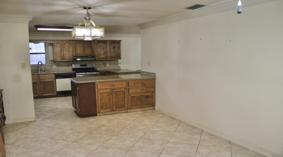 222 Century Blvd, Laredo, Texas 78046, 3 Bedrooms Bedrooms, 7 Rooms Rooms,2 BathroomsBathrooms,Residential,For Sale,222 Century Blvd,20260652