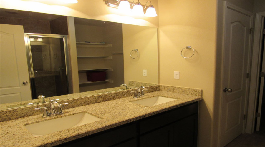 6106 Eusebio Ln, Laredo, Texas 78046, 3 Bedrooms Bedrooms, 7 Rooms Rooms,2 BathroomsBathrooms,Residential,For Rent,6106 Eusebio Ln,20260653