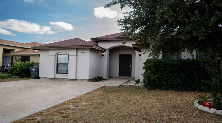 1507 Riddle Dr, Laredo, Texas 78046-8892, 3 Bedrooms Bedrooms, 5 Rooms Rooms,2 BathroomsBathrooms,Residential,For Sale,1507 Riddle Dr,20260660