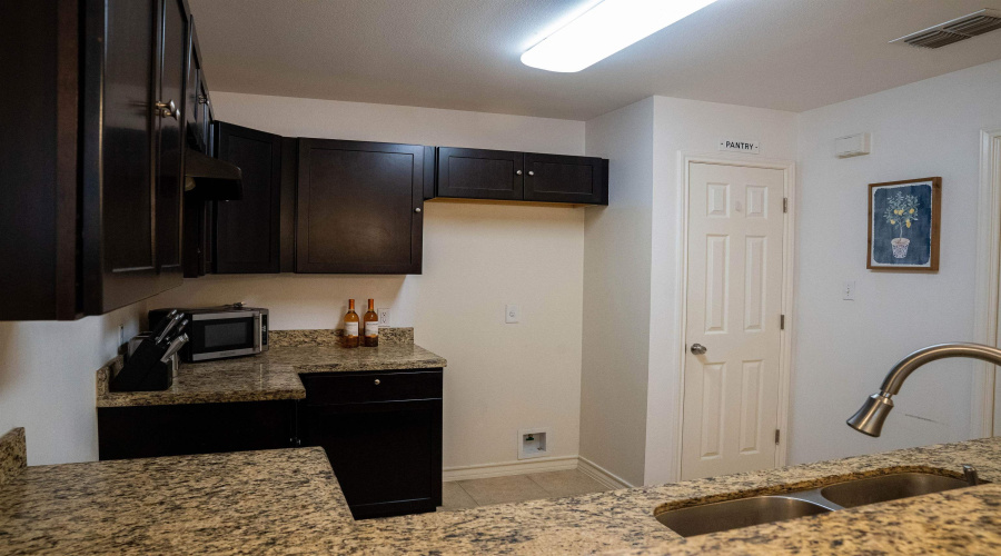 1507 Riddle Dr, Laredo, Texas 78046-8892, 3 Bedrooms Bedrooms, 5 Rooms Rooms,2 BathroomsBathrooms,Residential,For Sale,1507 Riddle Dr,20260660