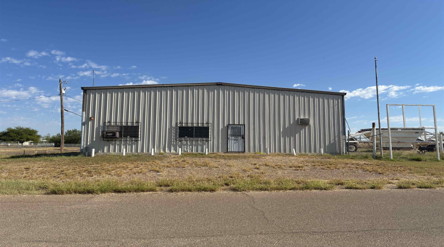 401 Santa Maria Ave, ZAPATA, Texas 78076, 1 Room Rooms,3 BathroomsBathrooms,Commercial retail/office,For Rent,401 Santa Maria Ave,20260658