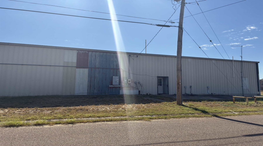 401 Santa Maria Ave, ZAPATA, Texas 78076, 1 Room Rooms,3 BathroomsBathrooms,Commercial retail/office,For Rent,401 Santa Maria Ave,20260658