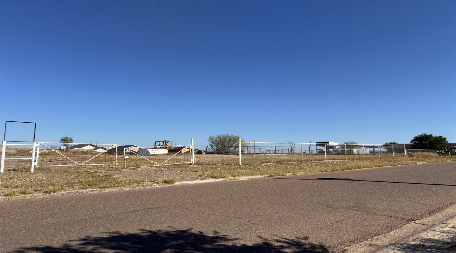 401 Santa Maria Ave, ZAPATA, Texas 78076, 1 Room Rooms,3 BathroomsBathrooms,Commercial retail/office,For Rent,401 Santa Maria Ave,20260658