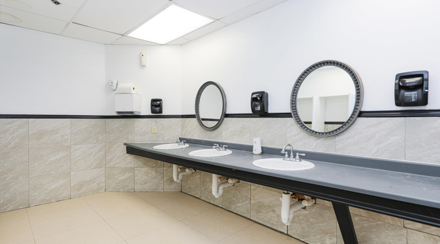 7128 Rosson Ln, Laredo, Texas 78041, 1 Room Rooms,4 BathroomsBathrooms,Commercial retail/office,For Rent,7128 Rosson Ln,20260659