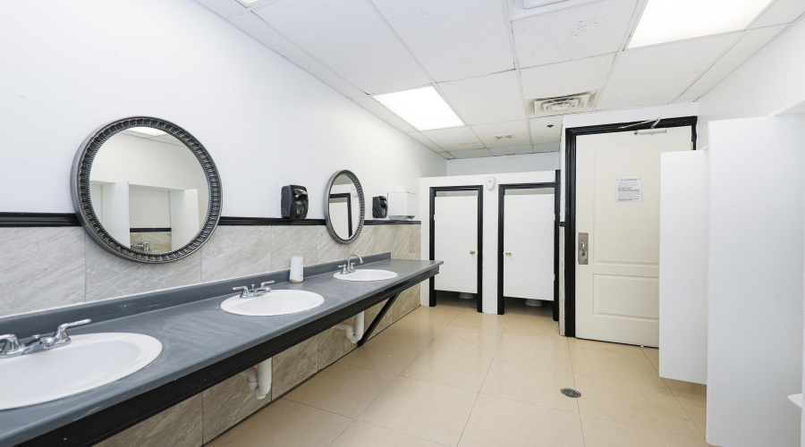 7128 Rosson Ln, Laredo, Texas 78041, 1 Room Rooms,4 BathroomsBathrooms,Commercial retail/office,For Rent,7128 Rosson Ln,20260659