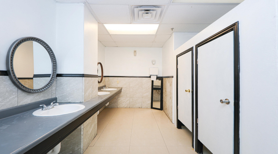 7128 Rosson Ln, Laredo, Texas 78041, 1 Room Rooms,4 BathroomsBathrooms,Commercial retail/office,For Rent,7128 Rosson Ln,20260659