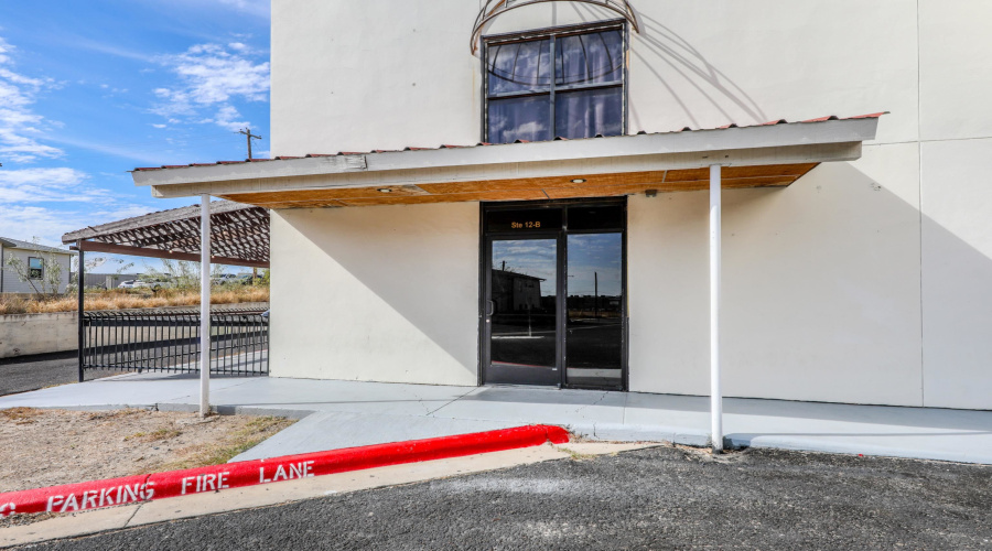 7128 Rosson Ln, Laredo, Texas 78041, 1 Room Rooms,4 BathroomsBathrooms,Commercial retail/office,For Rent,7128 Rosson Ln,20260659