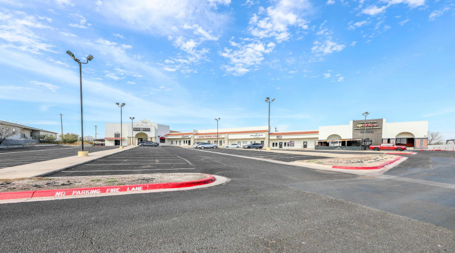 7128 Rosson Ln, Laredo, Texas 78041, 1 Room Rooms,4 BathroomsBathrooms,Commercial retail/office,For Rent,7128 Rosson Ln,20260659