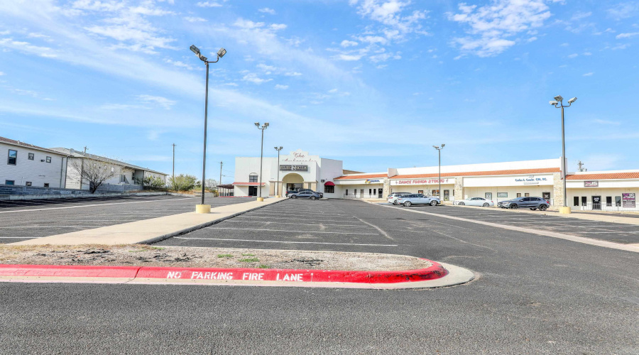 7128 Rosson Ln, Laredo, Texas 78041, 1 Room Rooms,4 BathroomsBathrooms,Commercial retail/office,For Rent,7128 Rosson Ln,20260659