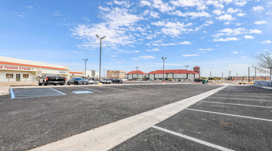 7128 Rosson Ln, Laredo, Texas 78041, 1 Room Rooms,4 BathroomsBathrooms,Commercial retail/office,For Rent,7128 Rosson Ln,20260659