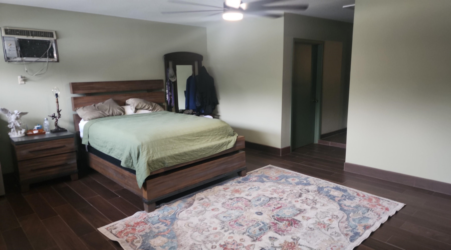 108 W Mayberry St, Laredo, Texas 78041, 4 Bedrooms Bedrooms, 7 Rooms Rooms,2 BathroomsBathrooms,Residential,For Sale,108 W Mayberry St,20252263