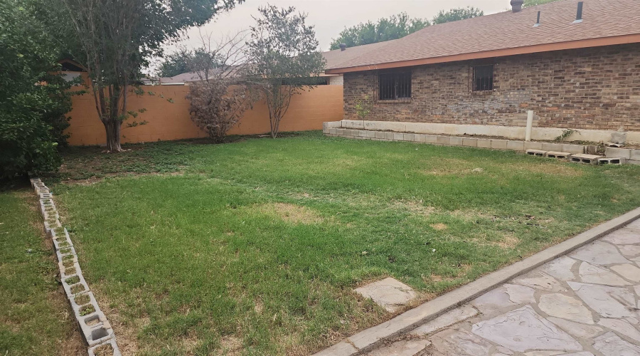 108 W Mayberry St, Laredo, Texas 78041, 4 Bedrooms Bedrooms, 7 Rooms Rooms,2 BathroomsBathrooms,Residential,For Sale,108 W Mayberry St,20252263