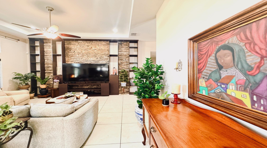 7607 Patricia Highsmith Dr, LAREDO, Texas 78041, 3 Bedrooms Bedrooms, 6 Rooms Rooms,2 BathroomsBathrooms,Residential,For Sale,7607 Patricia Highsmith Dr,20260661