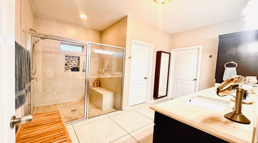 7607 Patricia Highsmith Dr, LAREDO, Texas 78041, 3 Bedrooms Bedrooms, 6 Rooms Rooms,2 BathroomsBathrooms,Residential,For Sale,7607 Patricia Highsmith Dr,20260661