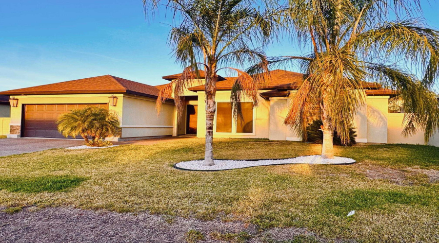 7607 Patricia Highsmith Dr, LAREDO, Texas 78041, 3 Bedrooms Bedrooms, 6 Rooms Rooms,2 BathroomsBathrooms,Residential,For Sale,7607 Patricia Highsmith Dr,20260661