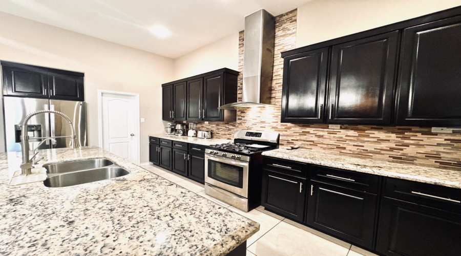 7607 Patricia Highsmith Dr, LAREDO, Texas 78041, 3 Bedrooms Bedrooms, 6 Rooms Rooms,2 BathroomsBathrooms,Residential,For Sale,7607 Patricia Highsmith Dr,20260661