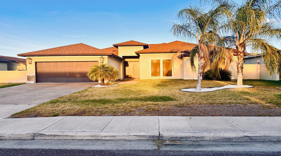 7607 Patricia Highsmith Dr, LAREDO, Texas 78041, 3 Bedrooms Bedrooms, 6 Rooms Rooms,2 BathroomsBathrooms,Residential,For Sale,7607 Patricia Highsmith Dr,20260661