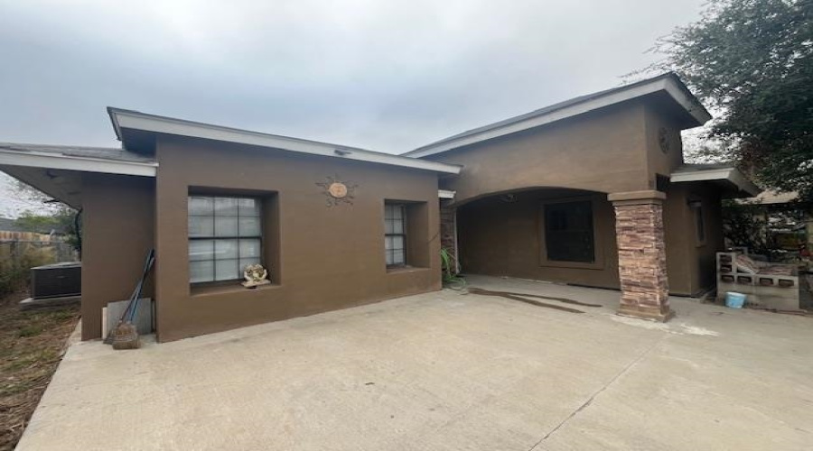 137 Pamplona Lp, Laredo, Texas 78046, 3 Bedrooms Bedrooms, 5 Rooms Rooms,1 BathroomBathrooms,Residential,For Sale,137 Pamplona Lp,20260663