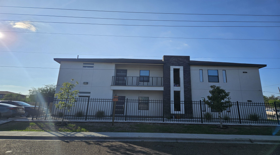 2907 Clark Blvd, Laredo, Texas 78043, 2 Bedrooms Bedrooms, 4 Rooms Rooms,2 BathroomsBathrooms,Residential,For Rent,2907 Clark Blvd,20260667