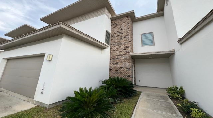 10902 International Blvd, LAREDO, Texas 78045, 3 Bedrooms Bedrooms, 5 Rooms Rooms,2 BathroomsBathrooms,Residential,For Rent,10902 International Blvd,20260671