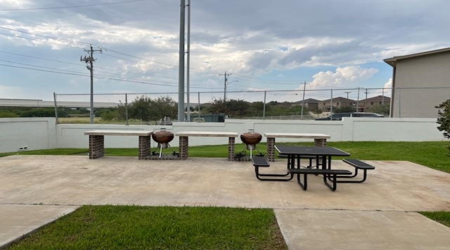 10902 International Blvd, LAREDO, Texas 78045, 3 Bedrooms Bedrooms, 5 Rooms Rooms,2 BathroomsBathrooms,Residential,For Rent,10902 International Blvd,20260671