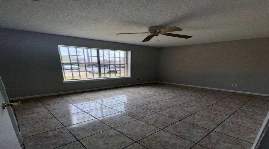 4902 Marcella Ave, Laredo, Texas 78041, 2 Bedrooms Bedrooms, 4 Rooms Rooms,1 BathroomBathrooms,Residential,For Rent,4902 Marcella Ave,20260675