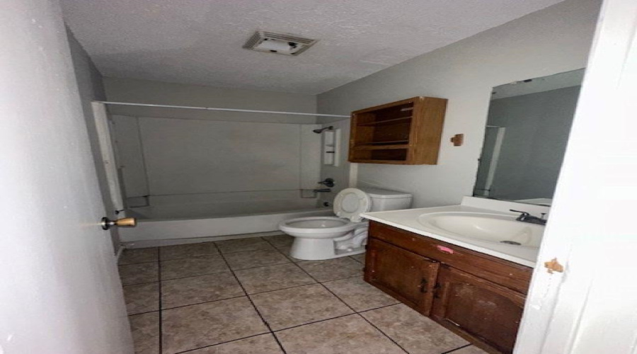 4902 Marcella Ave, Laredo, Texas 78041, 2 Bedrooms Bedrooms, 4 Rooms Rooms,1 BathroomBathrooms,Residential,For Rent,4902 Marcella Ave,20260675