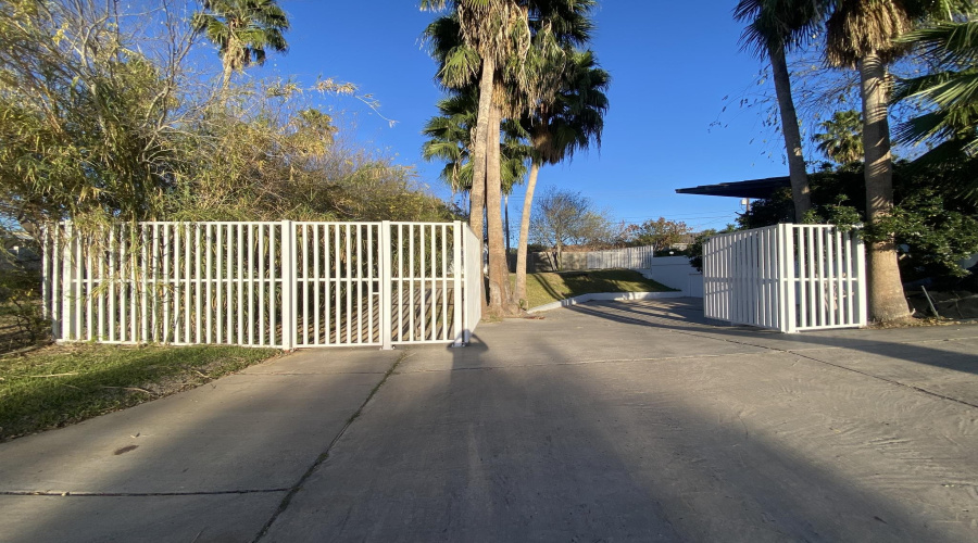 337 Regal Dr, LAREDO, Texas 78041, 4 Bedrooms Bedrooms, 7 Rooms Rooms,5 BathroomsBathrooms,Residential,For Sale,337 Regal Dr,20260677