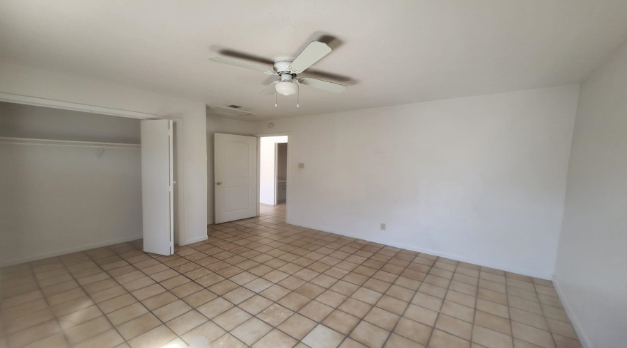 2704 Kearney St, Laredo, Texas 78043, 2 Bedrooms Bedrooms, 3 Rooms Rooms,1 BathroomBathrooms,Residential,For Rent,2704 Kearney St,20260682