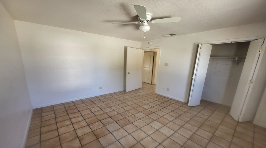 2704 Kearney St, Laredo, Texas 78043, 2 Bedrooms Bedrooms, 3 Rooms Rooms,1 BathroomBathrooms,Residential,For Rent,2704 Kearney St,20260682