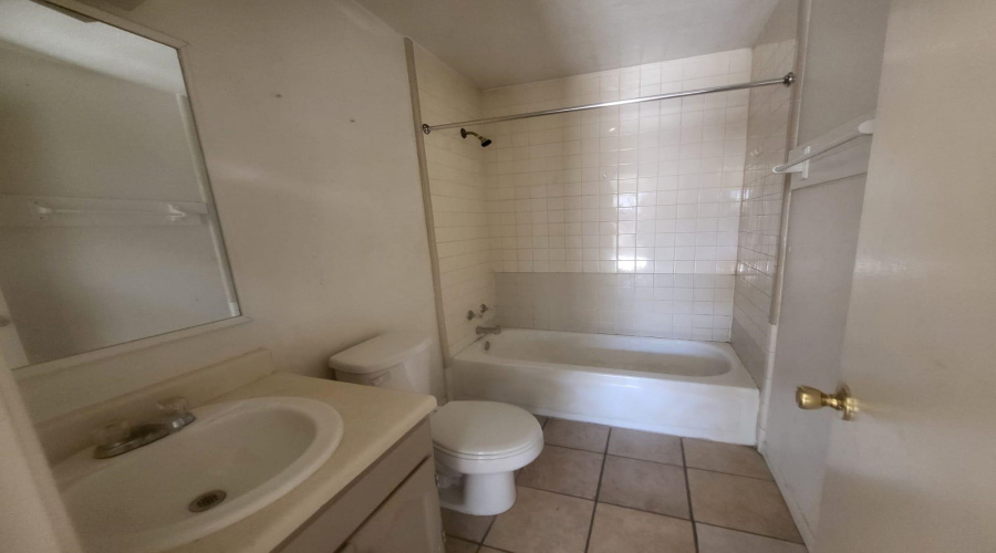 2704 Kearney St, Laredo, Texas 78043, 2 Bedrooms Bedrooms, 3 Rooms Rooms,1 BathroomBathrooms,Residential,For Rent,2704 Kearney St,20260682