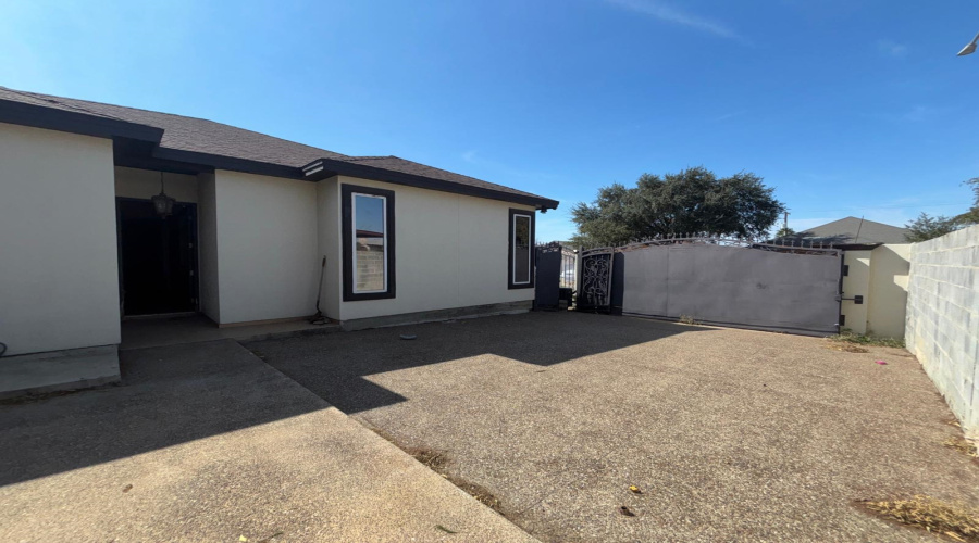 3802 Daniela Lp, Laredo, Texas 78043, 3 Bedrooms Bedrooms, 6 Rooms Rooms,2 BathroomsBathrooms,Residential,For Sale,3802 Daniela Lp,20260684