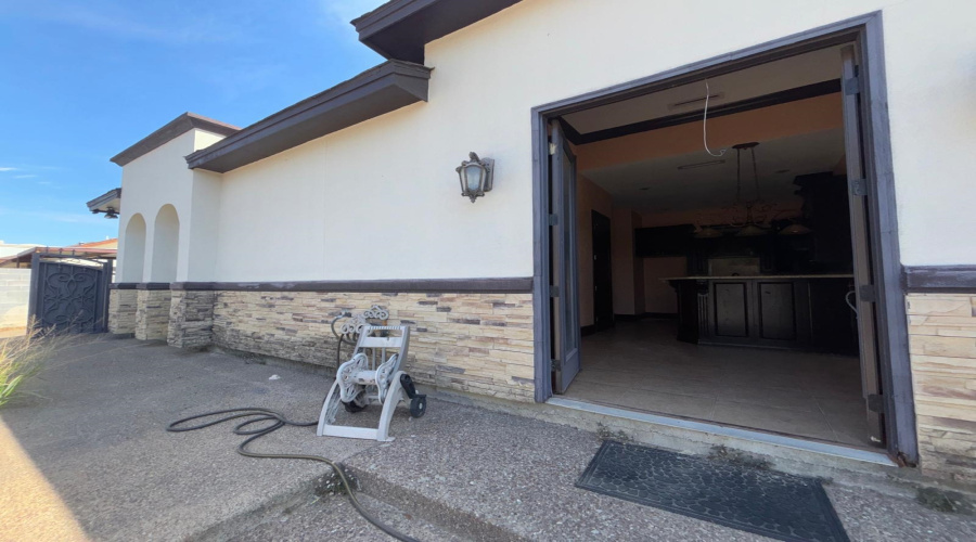 3802 Daniela Lp, Laredo, Texas 78043, 3 Bedrooms Bedrooms, 6 Rooms Rooms,2 BathroomsBathrooms,Residential,For Sale,3802 Daniela Lp,20260684