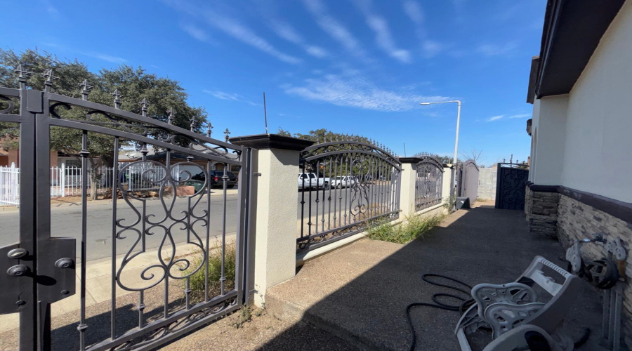 3802 Daniela Lp, Laredo, Texas 78043, 3 Bedrooms Bedrooms, 6 Rooms Rooms,2 BathroomsBathrooms,Residential,For Sale,3802 Daniela Lp,20260684