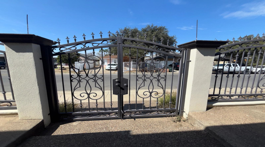 3802 Daniela Lp, Laredo, Texas 78043, 3 Bedrooms Bedrooms, 6 Rooms Rooms,2 BathroomsBathrooms,Residential,For Sale,3802 Daniela Lp,20260684